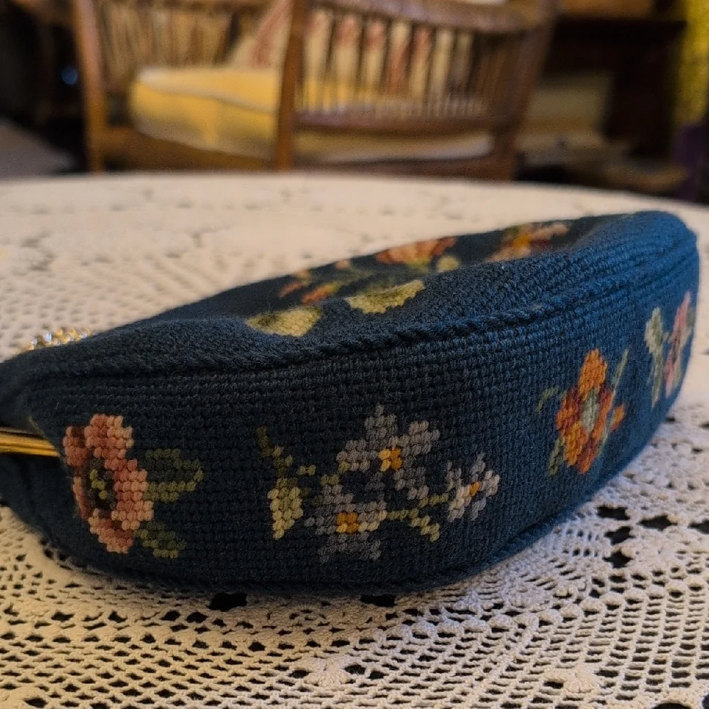 Floral Embroidered Women Bag with Gold Chain - Picture 2 of 5